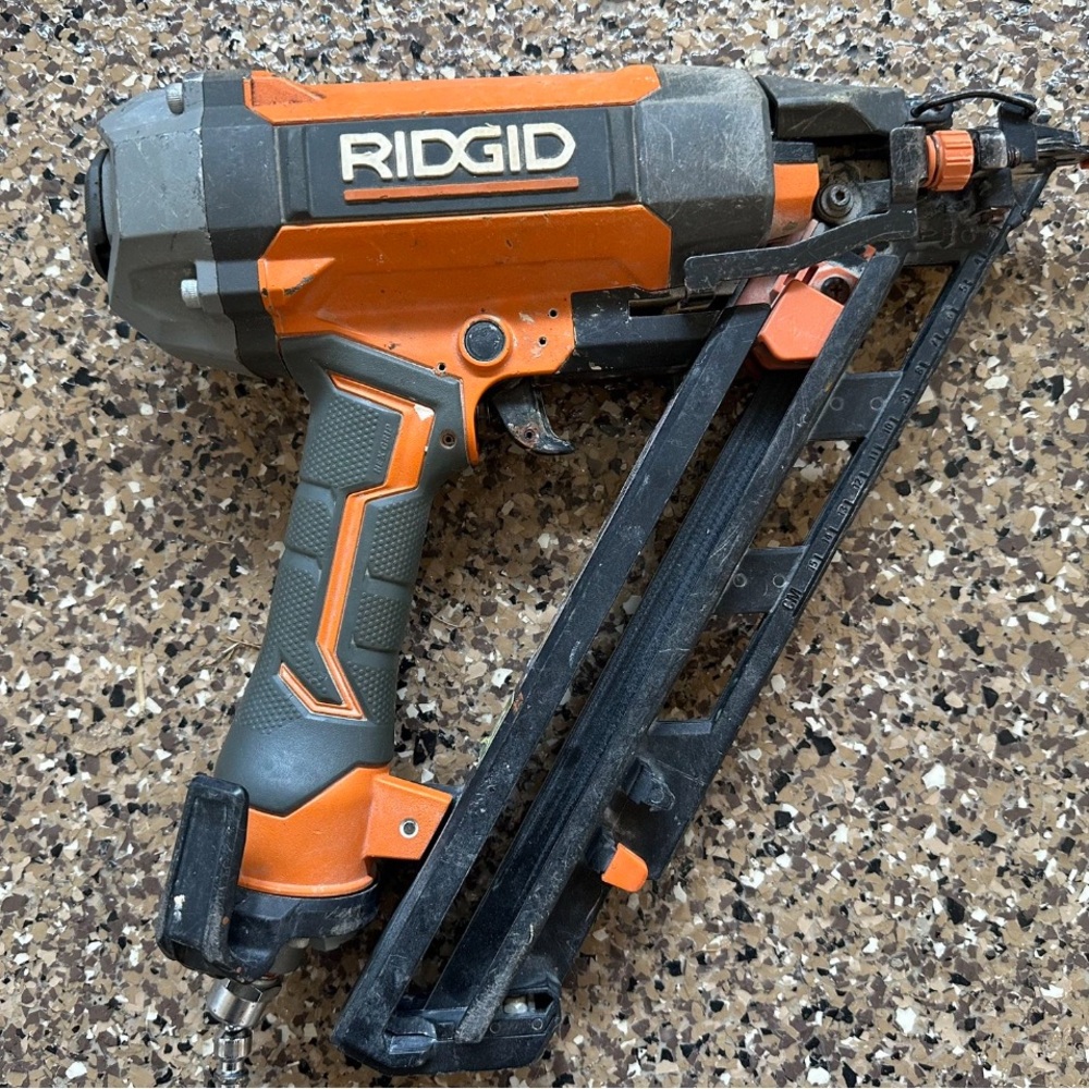 RIDGID 15-Gauge Angled Finishing Nailer R250AFF